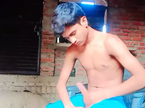 Salman Jok joins sharing in an Indian Gfe with an superannuated chap & his boy friend
